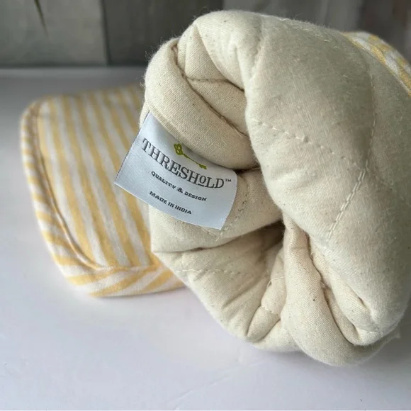 🌴Threshold White and Yellow Striped Oven Mitt & Pot Holder Duo - Cotton (NWOT) - Picture 6 of 7